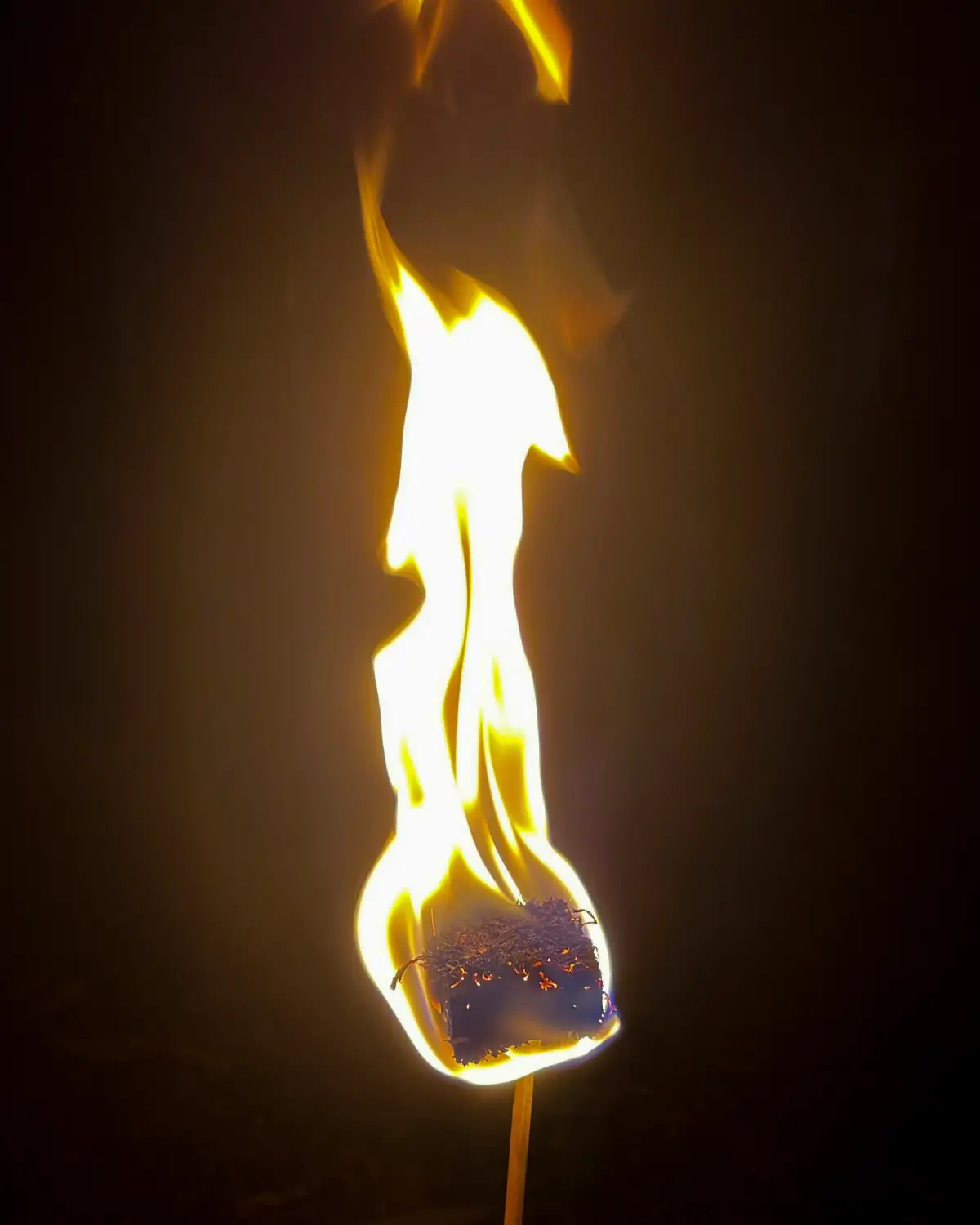 Lighting an Ulstraw fire starter